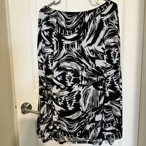 Petite XL JM  Collection Black and White Abstract Print Skirt
